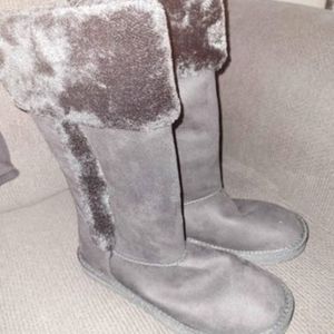 Women's Arizona summit black boots with fur.